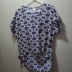 Larsen Gray Blue and White Chain Print Short Sleeve Top